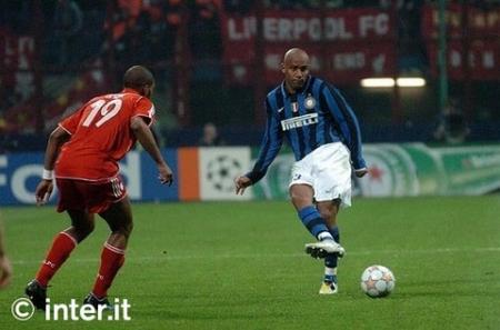 Maicon in action